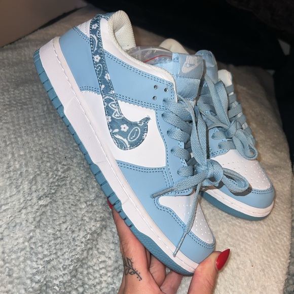 Brand new never worn women’s  ‘Blue Paisley’ Nike dunks - Picture 2 of 4